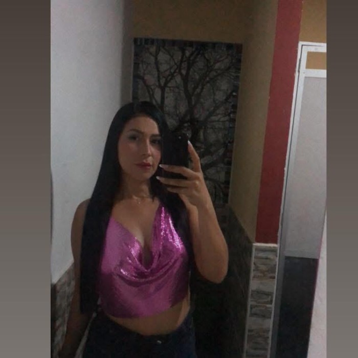 Tu y yo bien pegaditos…. te imaginas.