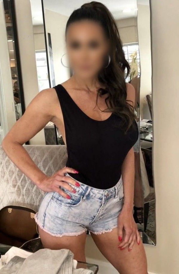MUJER SOLO DISPONIBLE PARA CABALLEROS EDUCADOS