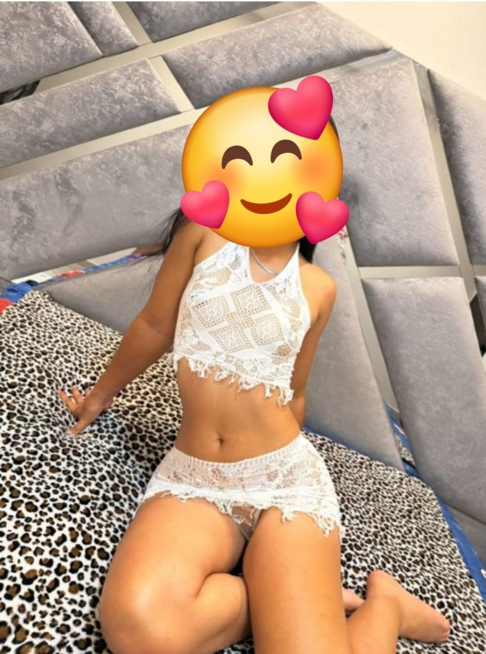 PARAGUAYA DELGADA DIVERTIDA JOVEN EN SABINILLAS