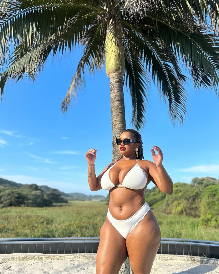 Mulata 200 de pechos super cariñosa besucona