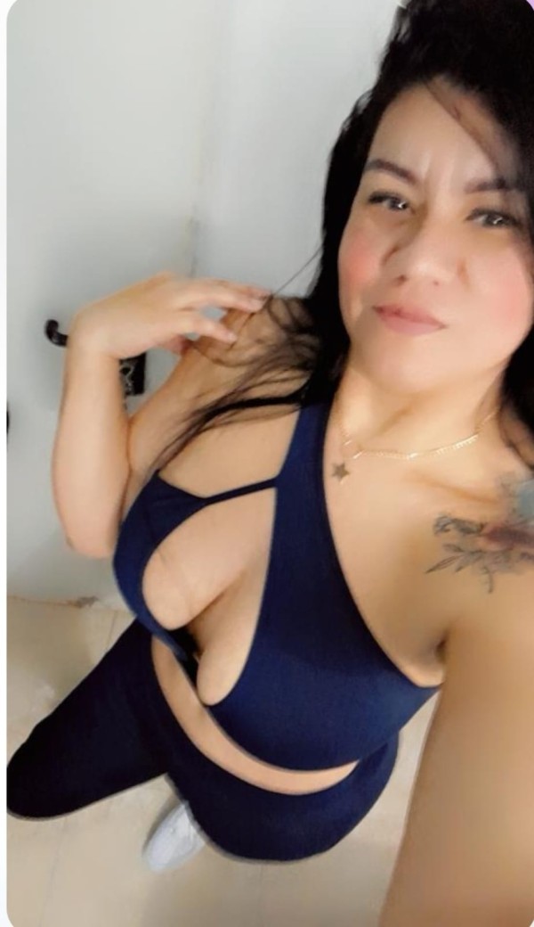 Hermosa y con curvas de infarto