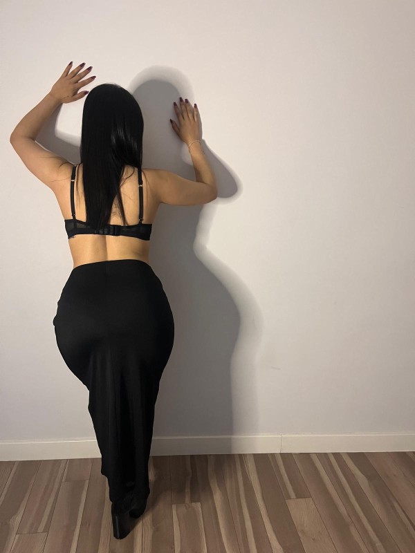 ARDIENTE COLOMBIANA, ADICTA AL SEXO