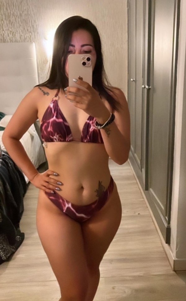 ARDIENTE COLOMBIANA, ADICTA AL SEXO
