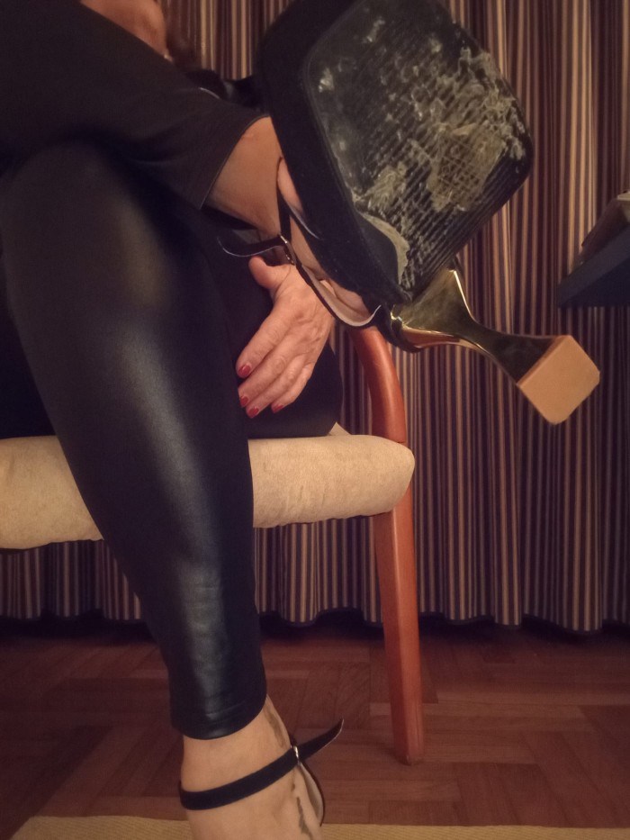 SI ERES SUMISO ANTES DE PRESENTARTE ANTE TU DIOSA LEE EL ANUNCIO