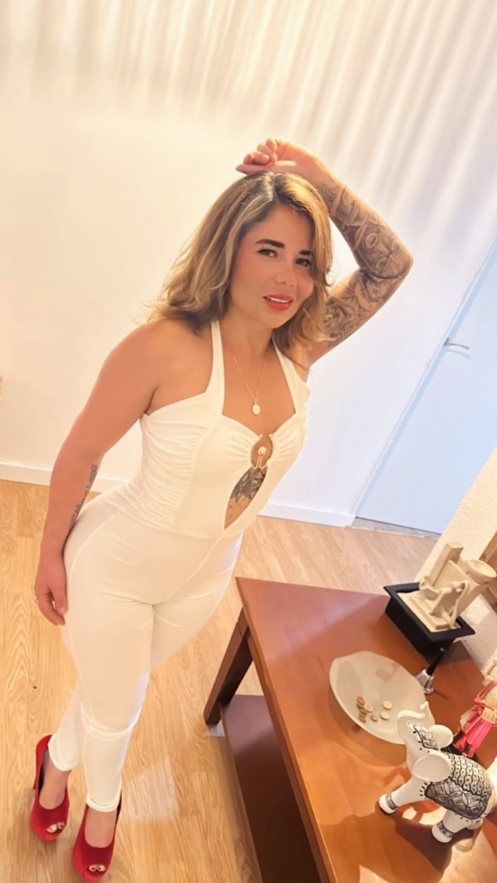 Cachonda colombiana completica para ti