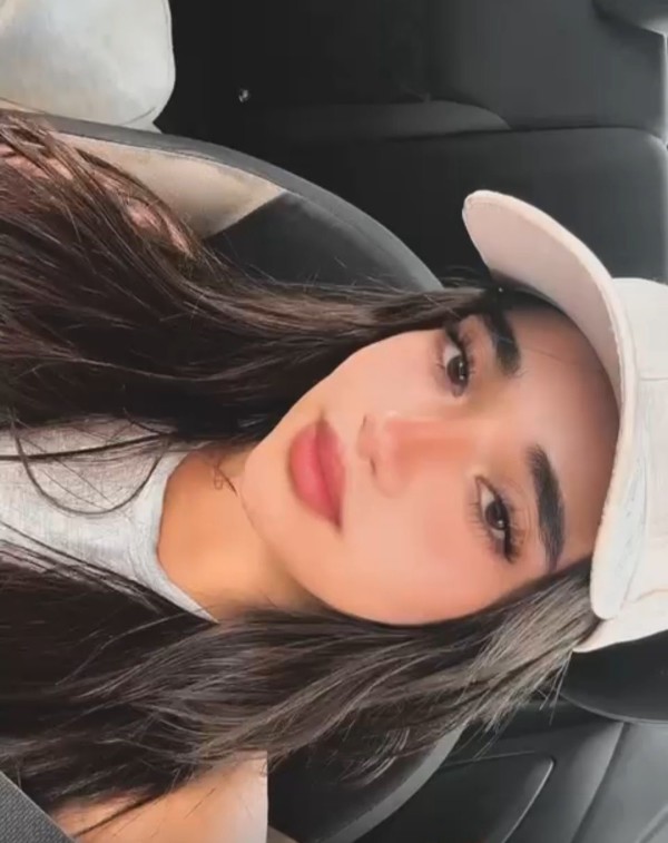 universitaria muy guapa 20 años