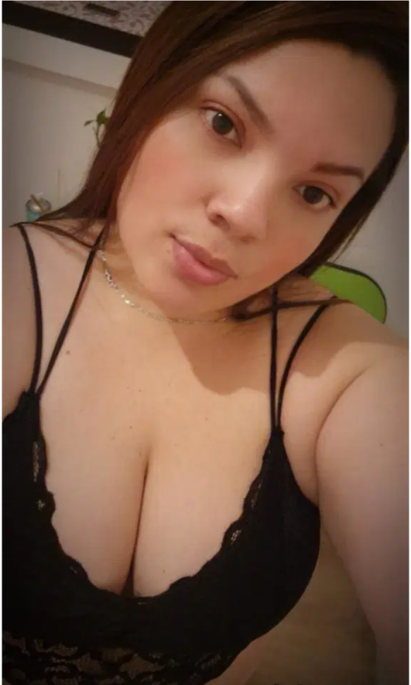 Chica Curvy en la ciudad SALIDAS y lugar propio