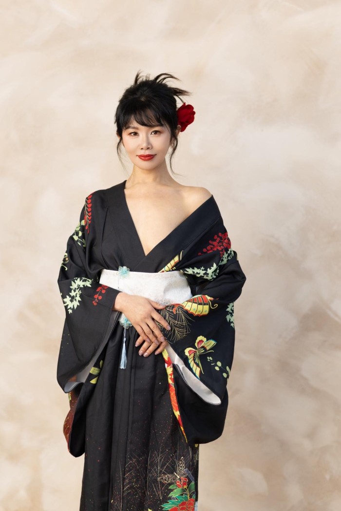 Asiatica independiente muy implicada en la cama