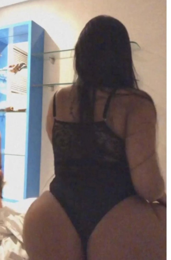 Chica Curvi muy traviesa