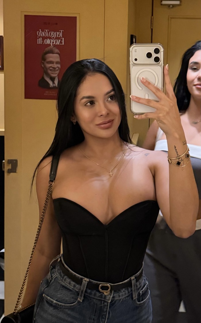 LA REINA DEL GRIEGO Y FRANCES ENSALIVADO