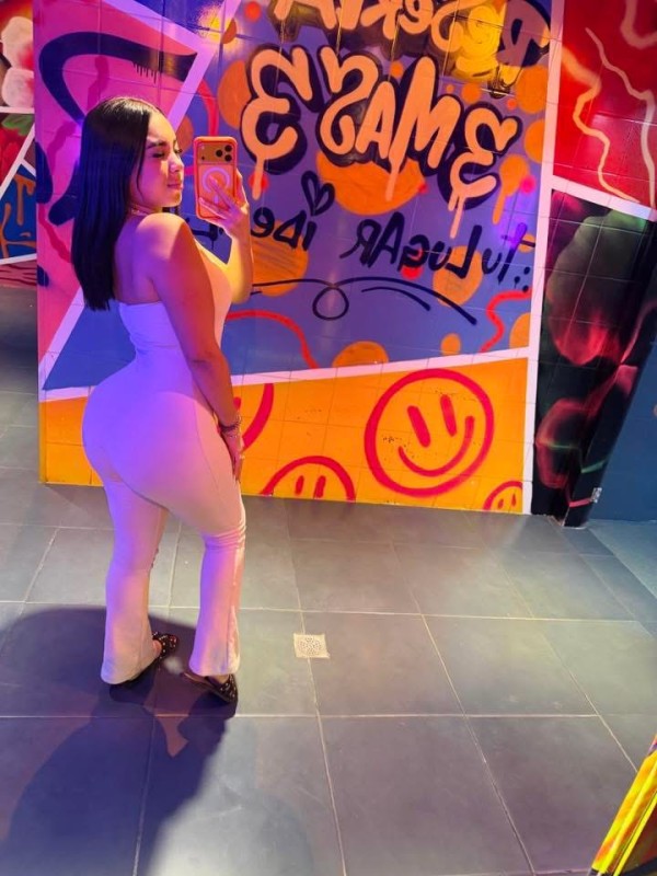 Soy Camila jovencita deslumbrante fiestera