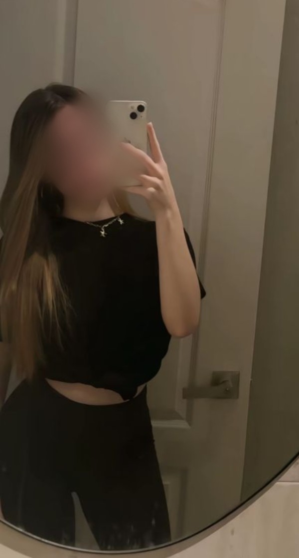 ARDIENTE JOVENCITA VENEZOLANA BEBITA MUY IMPLICADA