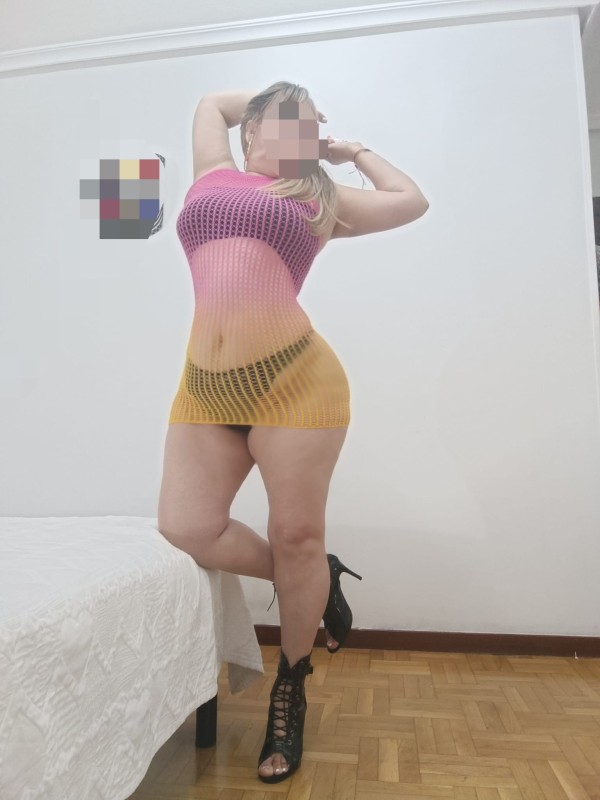 RUBIA SEXY MUY PUTITA Y EXTROVERTIDA