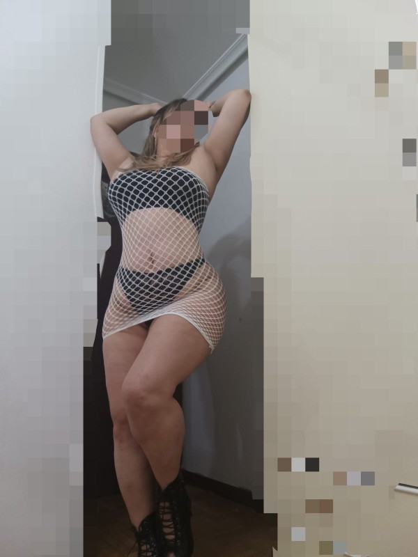 RUBIA SEXY MUY PUTITA Y EXTROVERTIDA