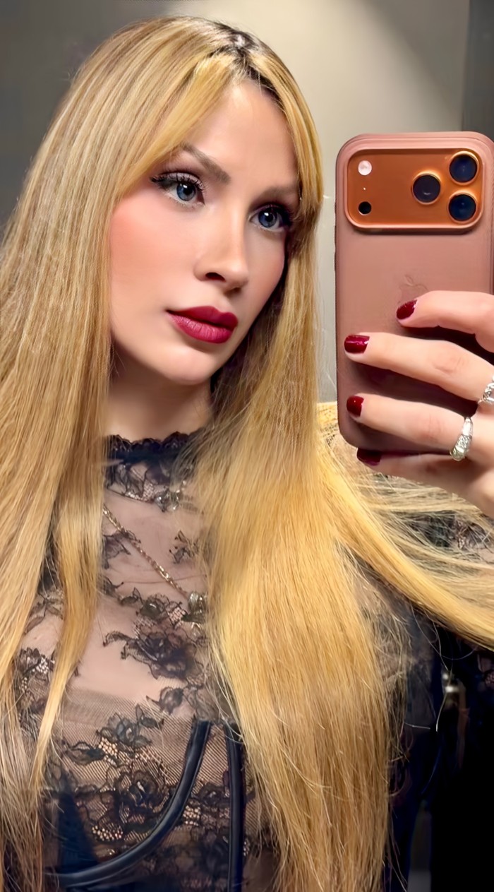 Rubia espectacular anal estilo porno