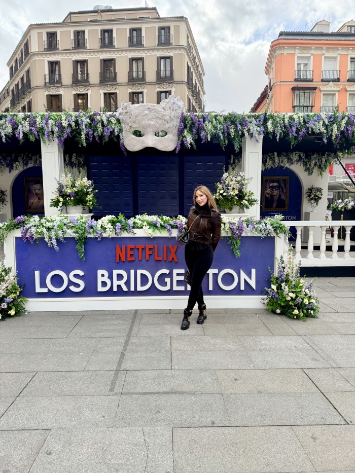 Rubia espectacular anal estilo porno