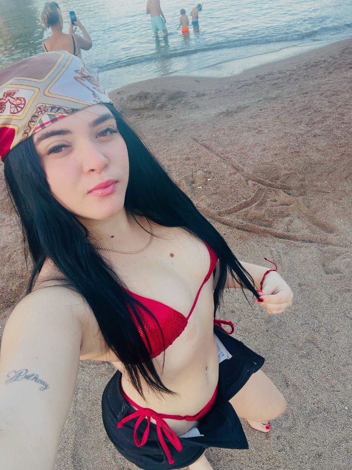 WANDA CALIENTE Y CACHONDA EN LA CIUDAD
