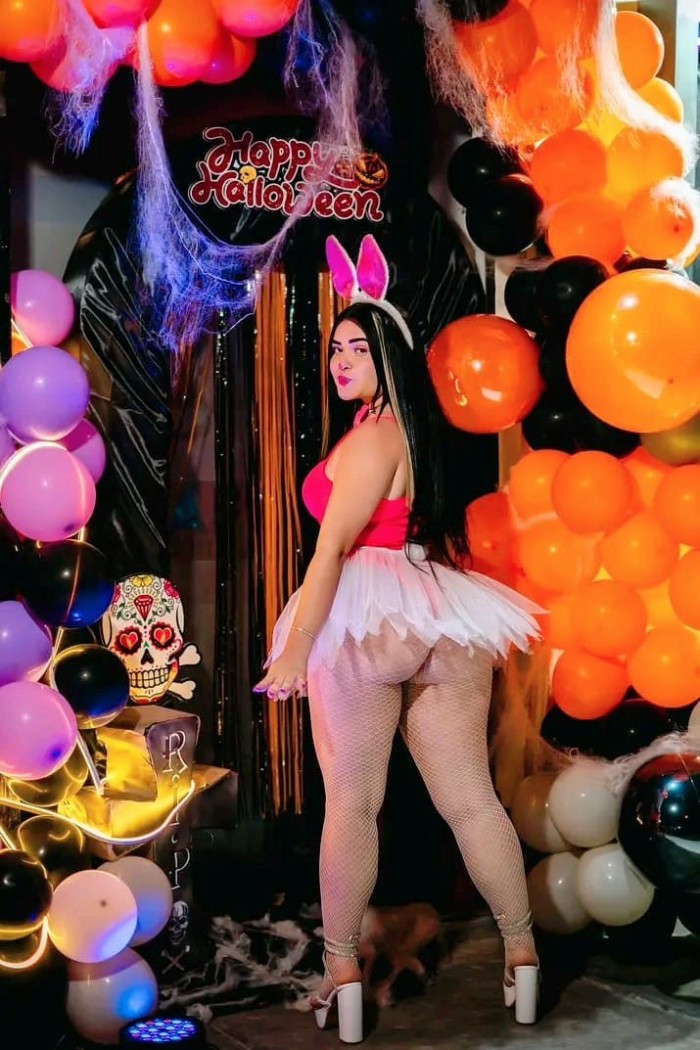 WANDA CALIENTE Y CACHONDA EN LA CIUDAD