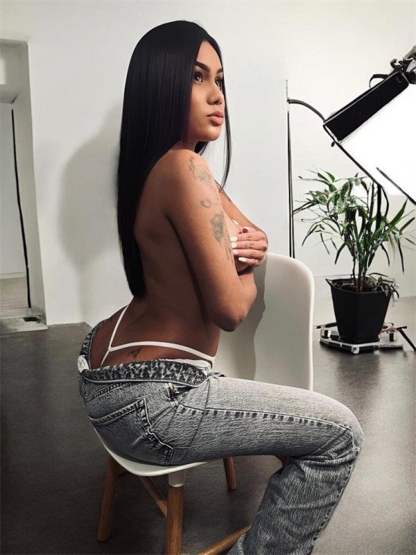 IVANKA · venezolana 22 años PRIMERA VEZ