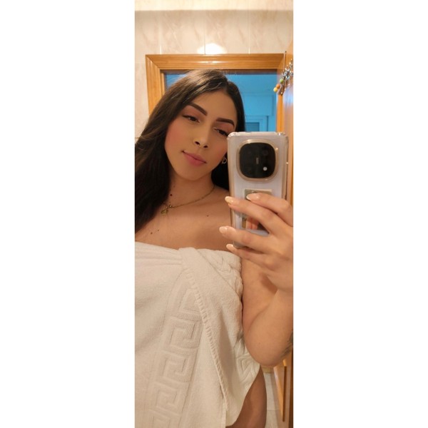 Soffia Preciosa Y Exclusiva Modelo Trans Colombiana De Paso!