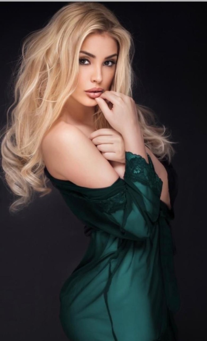VALENTINA ATREVIDA Y SENSUAL  EN IBIZA