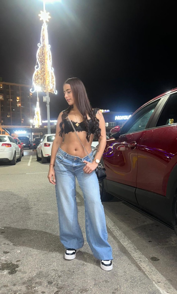 JOVEN EXTROVERTIDA MUY IMPLICADA