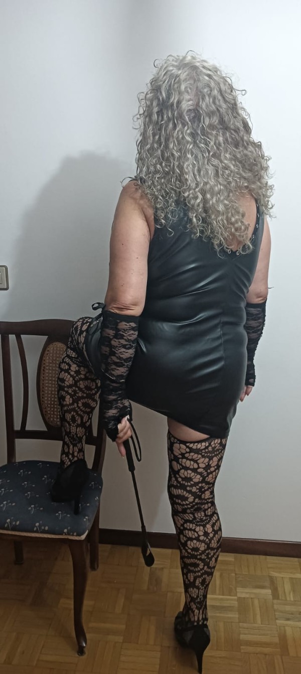 Domina madura muy autoritaria y morbosa