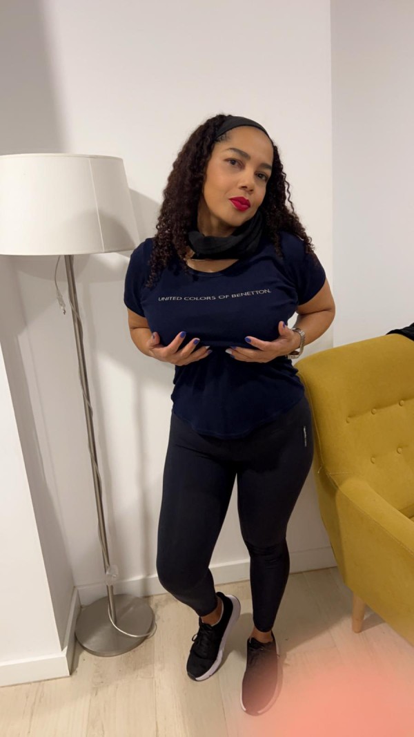 Caliente madurita  morbosa mujer real griego