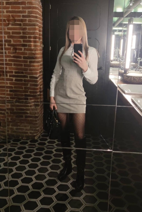 Jovencita fiestera con ganas de pasarlo bien