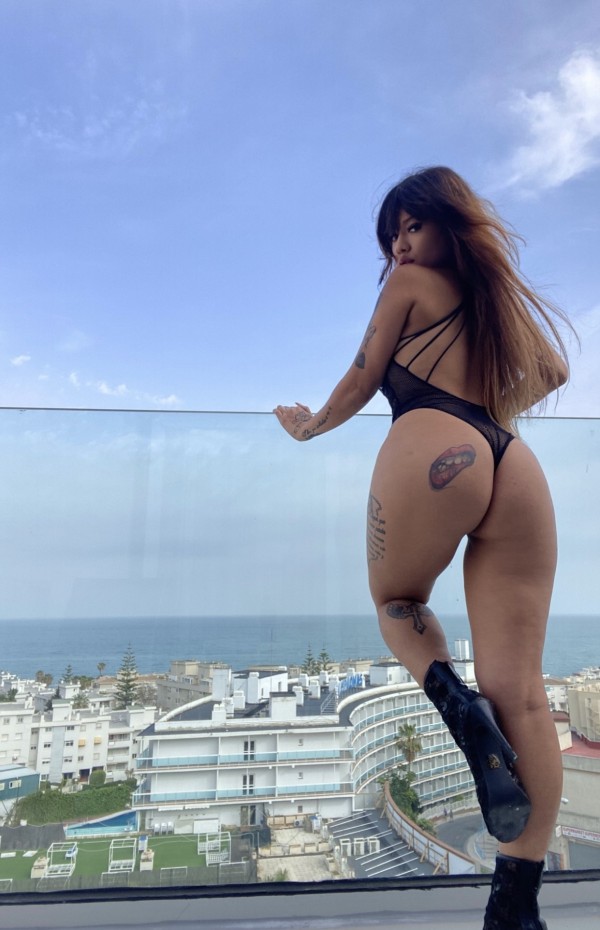 Alicia mujer tatuada sexy muy morbosa caliente cañera