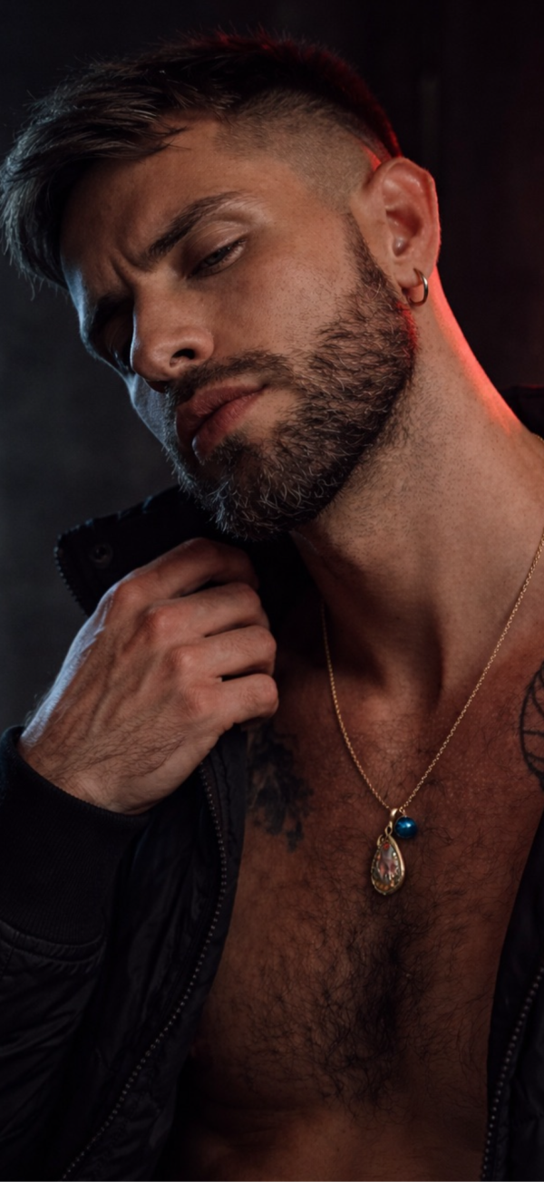 Latino Masculino Dominante y muy Caliente