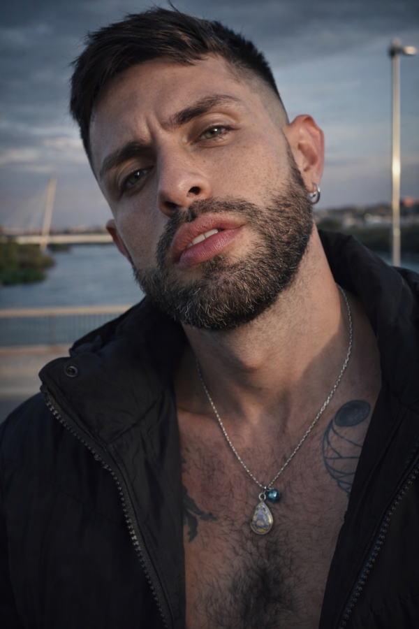 Latino Masculino Dominante y muy Caliente