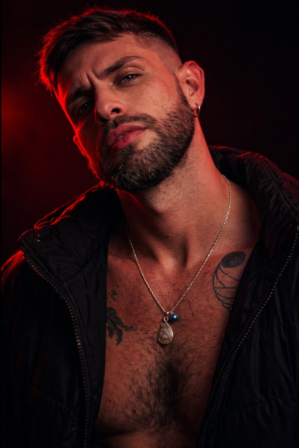 Latino Masculino Dominante y muy Caliente