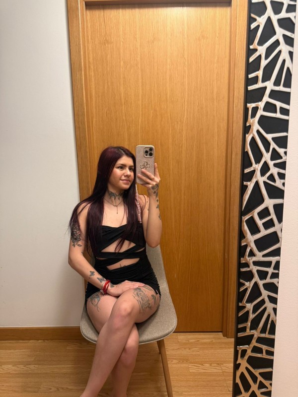 FLACA  1.45 DE ESTATURA TU MUÑEQUITA GRIEGO A TOPE SALIDAS 24h