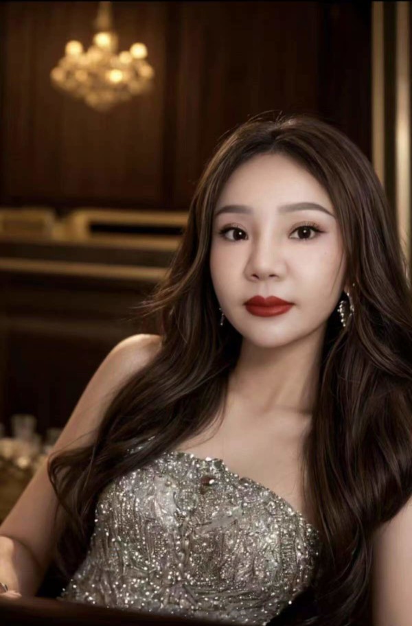 JÓVENES ASIÁTICAS MUY GUAPAS EN USERA 24H