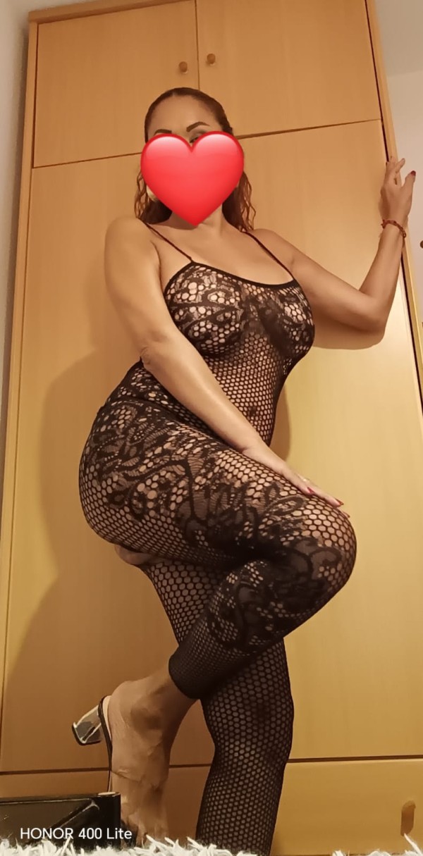 Latina madurita ,Reina del griego  NO SALIDAS