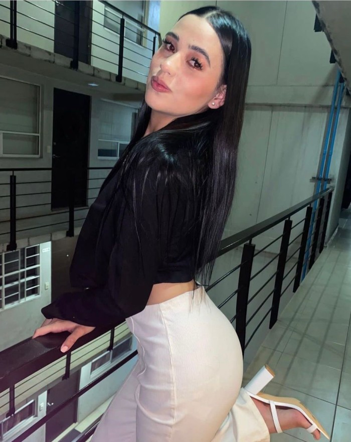 SUPER ADICTA A LAS POLLAS