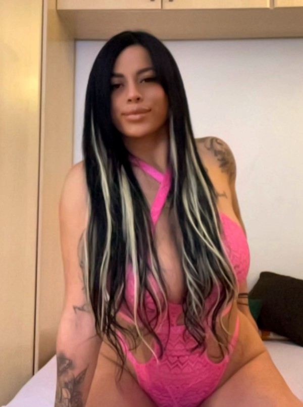 NATACHA HERMOSA FIESTERA LATINA SENSUAL Y DIVERTIDA