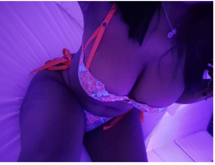 COMPLACIENTE ARDIENTE SENSUAL BOMBA DE SEXO