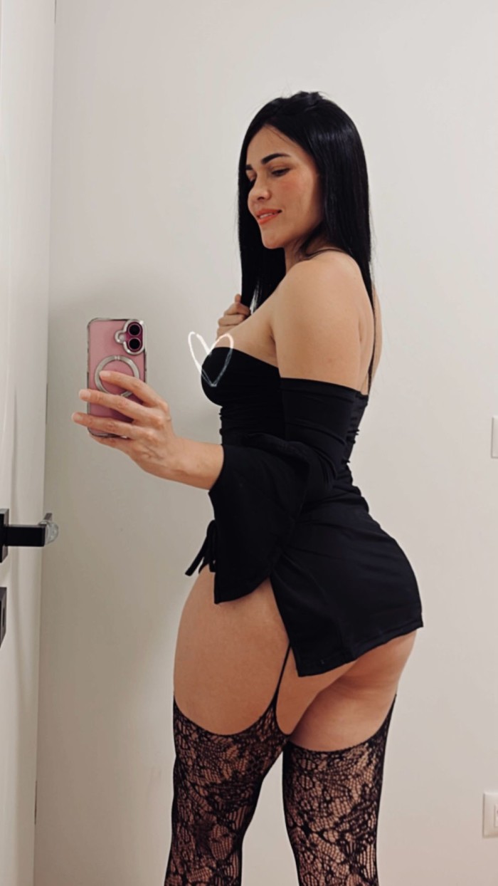 Sexy Modelo Latina divertida y traviesa VIA JULIA