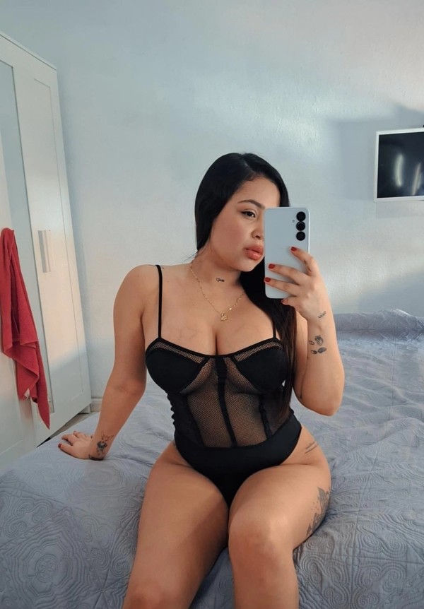 Chica traviesa para cumplir tus deseos