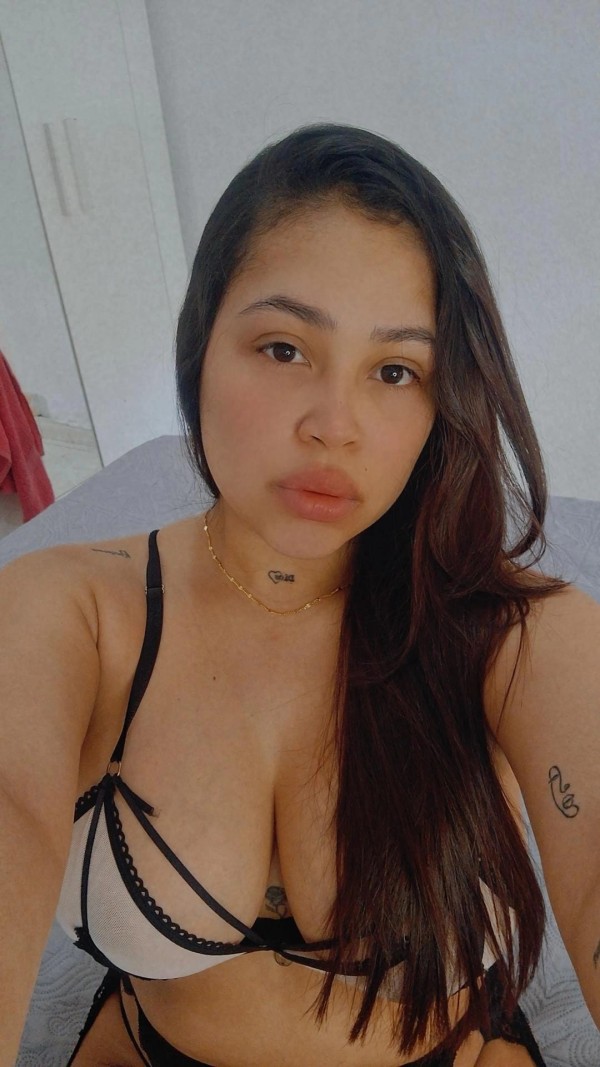 Chica traviesa para cumplir tus deseos