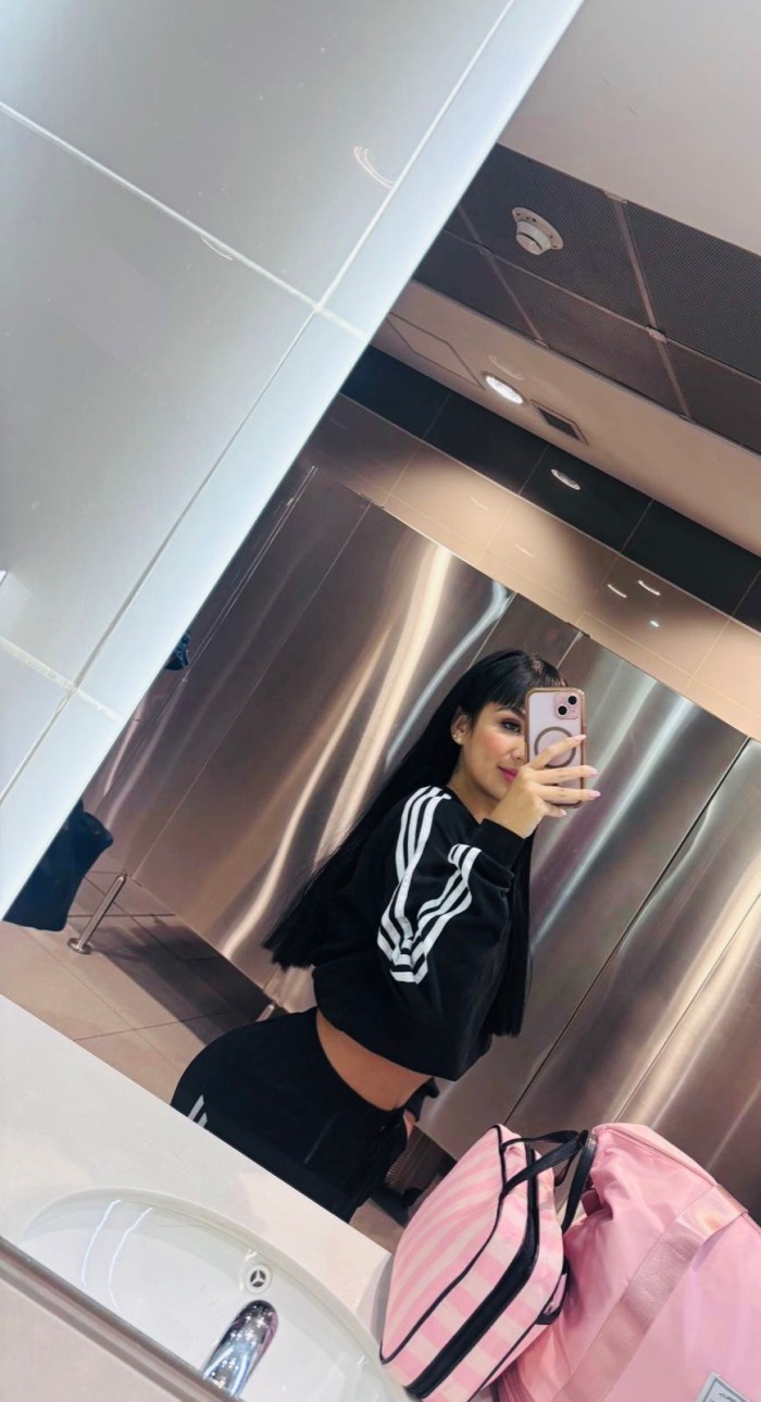 Picara colombiana muy enrollada en la cama