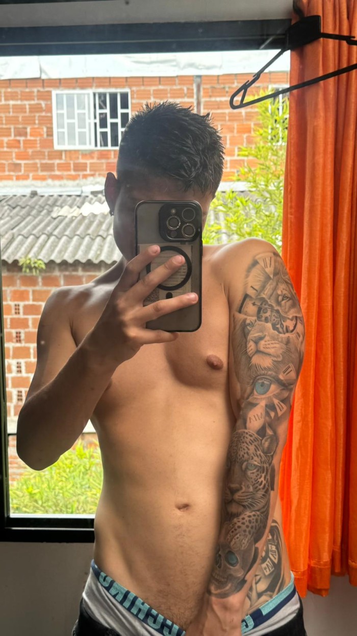chico colombiano de 18 años
