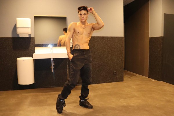 chico colombiano de 18 años