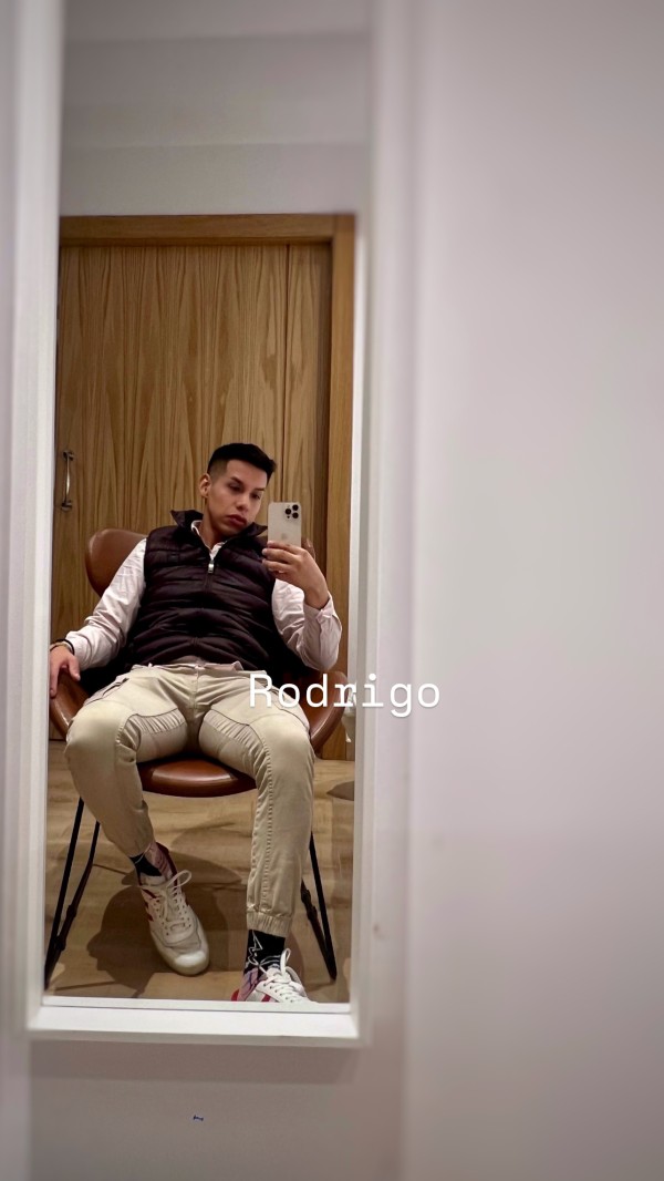 NOVEDAD EN VALLADOLID ,DISCRETO ,EXCLUSIVO,FIESTERO ,con PISO PRIVADO .