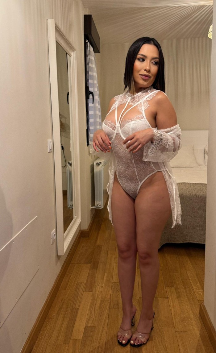 Colombiana, Hermosa! Elegancia que seduce, mirada que hipnotiza.