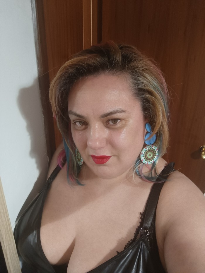 Lucia , gordita , muy pero que muy especial