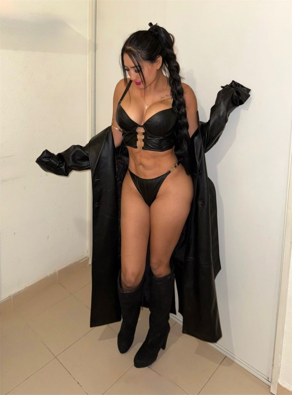 RICA Y TRAVIESA ADICTA AL SEXO A TOPE