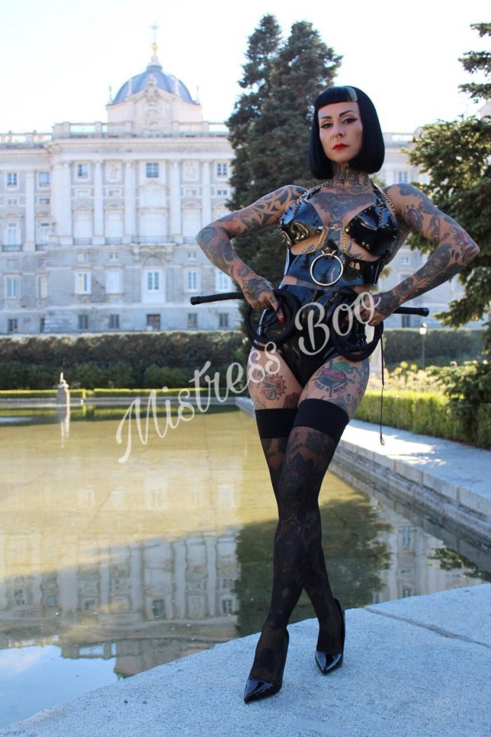 Mistress Boo Diosa disciplinaria · Estricta ·